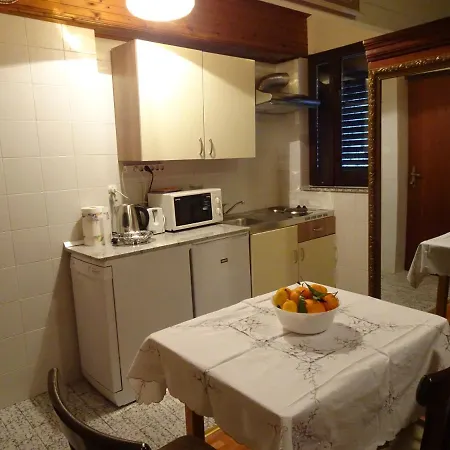 Edi - Captain's House Apartment *